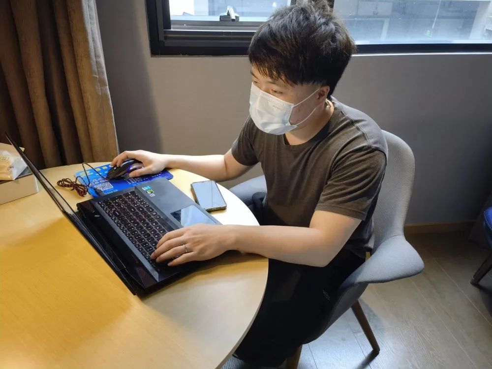 同心协力 “疫”起守沪 | 国通星驿为在沪员工送去暖心抗疫大礼包(图20) 同心协力 “疫”起守沪 | 国通星驿为在沪员工送去暖心抗疫大礼包(图20)